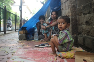 Usha moved to Mumbai in August to battle cancer. Even as she faces daily hardships living on the pavement, her children Sagar and Sonali are just worried about befriending children from other pavement-dwelling families so that they can play games together.